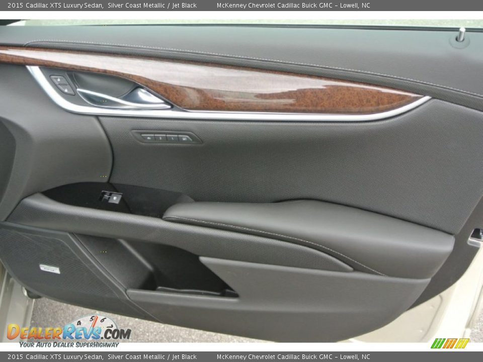 Door Panel of 2015 Cadillac XTS Luxury Sedan Photo #19