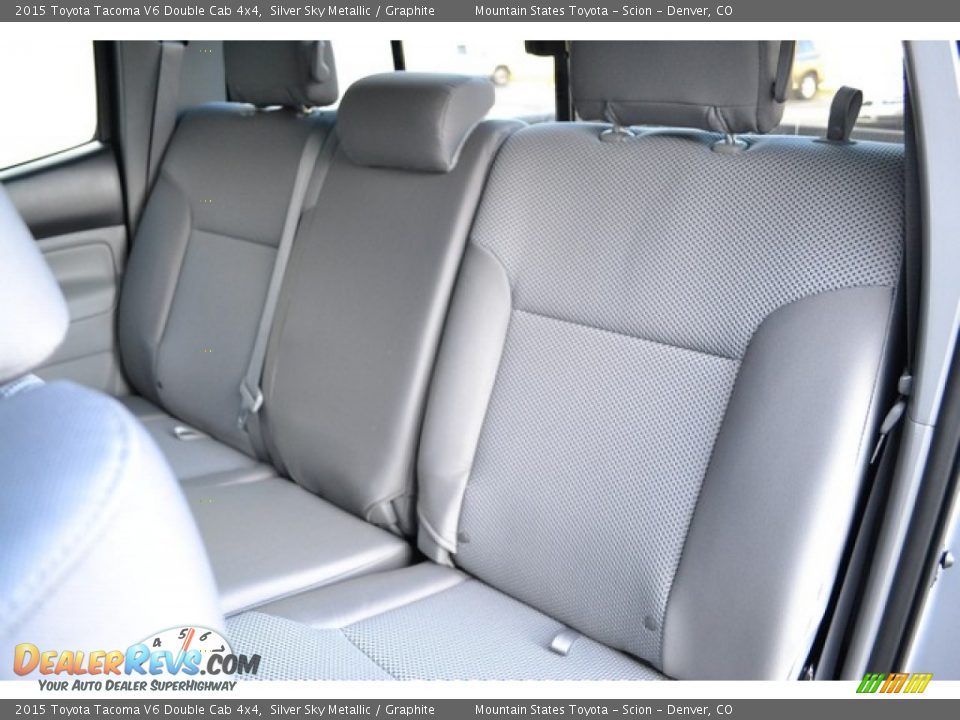 2015 Toyota Tacoma V6 Double Cab 4x4 Silver Sky Metallic / Graphite Photo #7