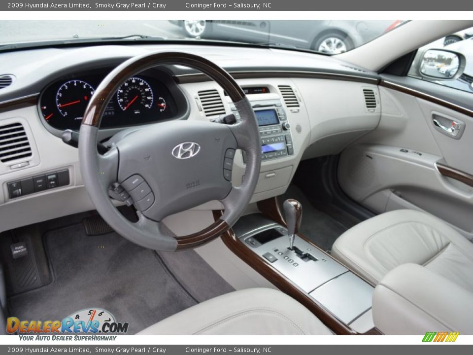 Gray Interior - 2009 Hyundai Azera Limited Photo #10
