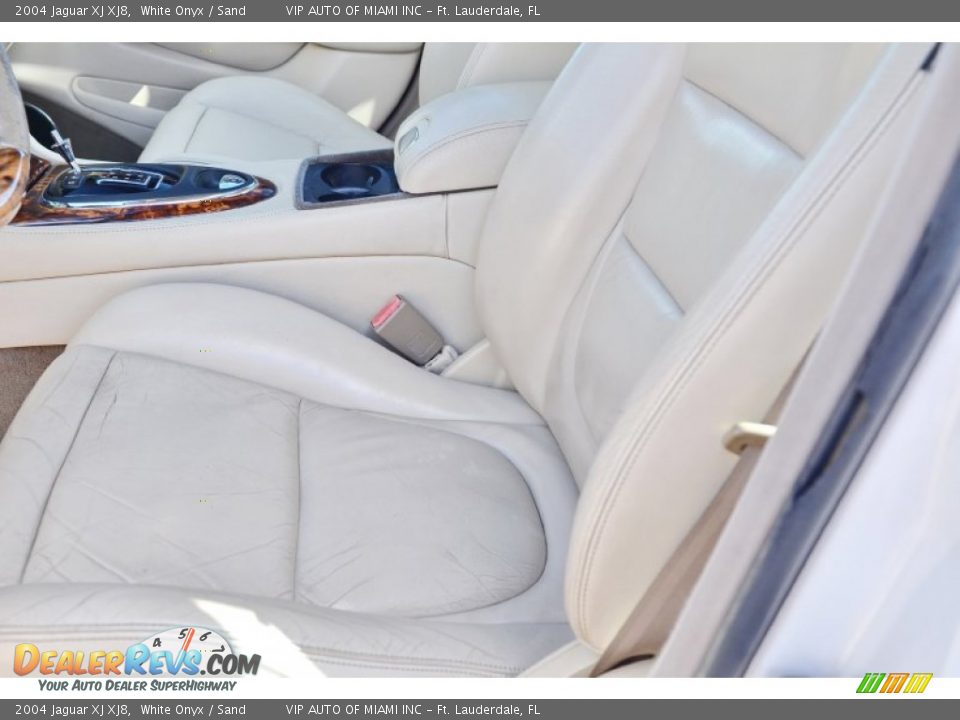 2004 Jaguar XJ XJ8 White Onyx / Sand Photo #29