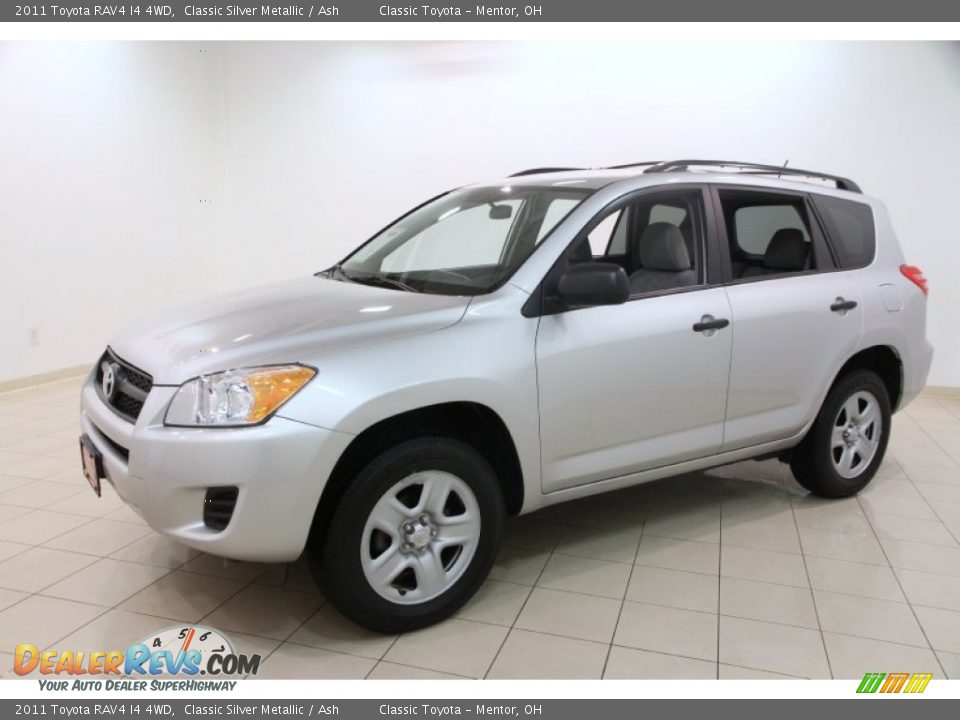 Front 3/4 View of 2011 Toyota RAV4 I4 4WD Photo #3