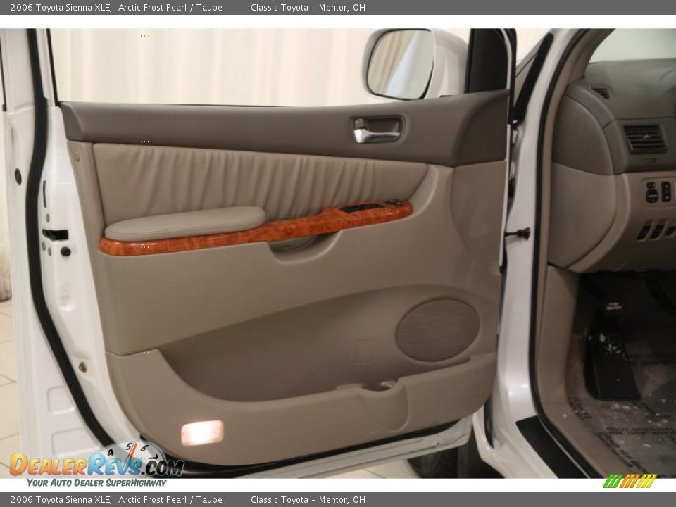 2006 Toyota Sienna XLE Arctic Frost Pearl / Taupe Photo #4