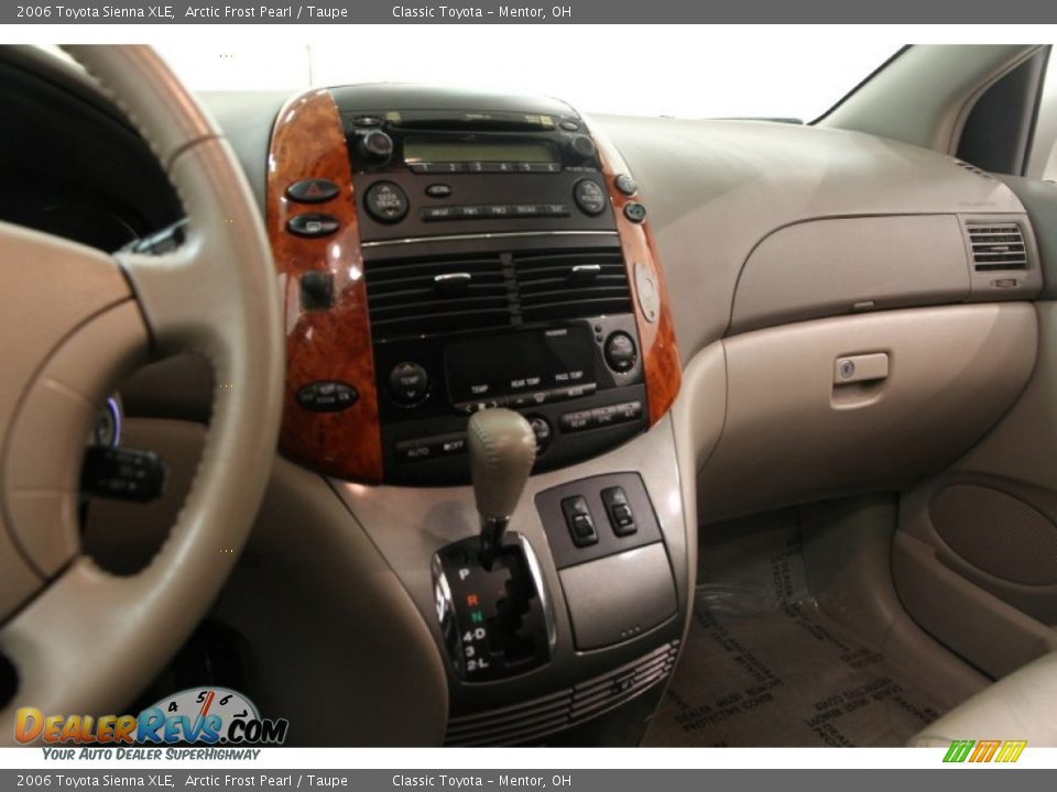 2006 Toyota Sienna XLE Arctic Frost Pearl / Taupe Photo #8