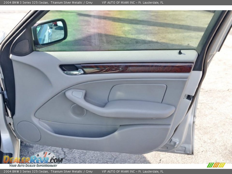 Door Panel of 2004 BMW 3 Series 325i Sedan Photo #8