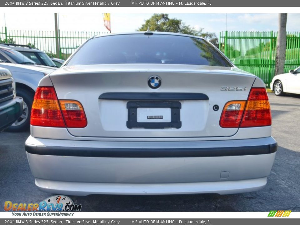 2004 BMW 3 Series 325i Sedan Titanium Silver Metallic / Grey Photo #26