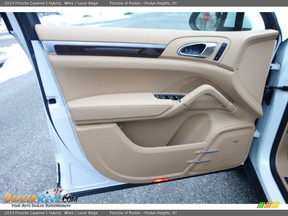 Door Panel of 2014 Porsche Cayenne S Hybrid Photo #11