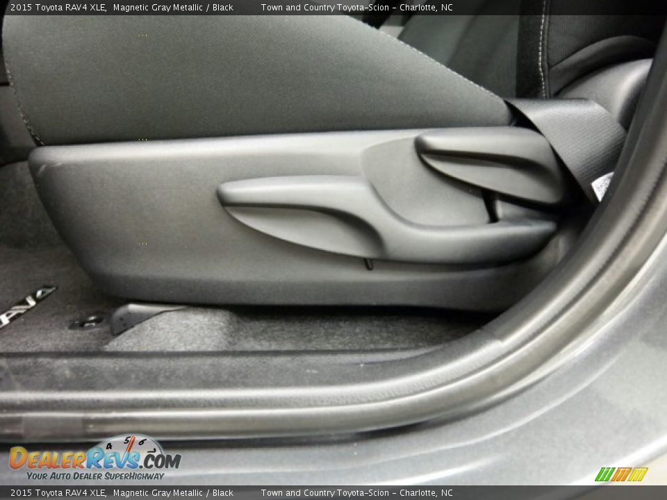 2015 Toyota RAV4 XLE Magnetic Gray Metallic / Black Photo #23