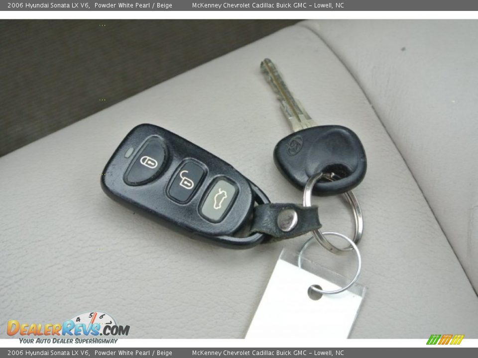 2006 Hyundai Sonata LX V6 Powder White Pearl / Beige Photo #19