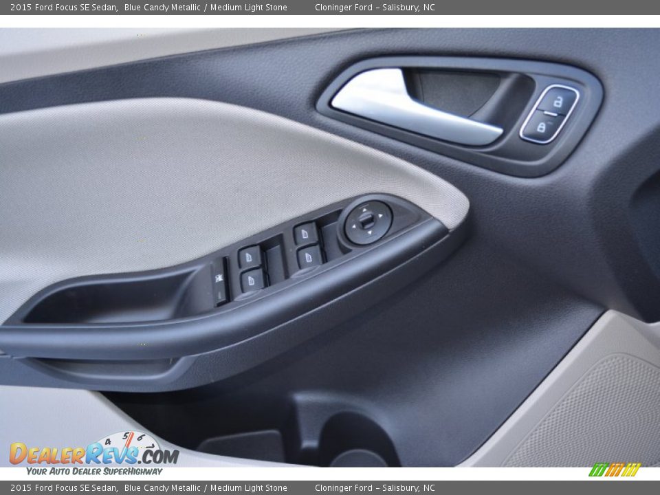 2015 Ford Focus SE Sedan Blue Candy Metallic / Medium Light Stone Photo #5