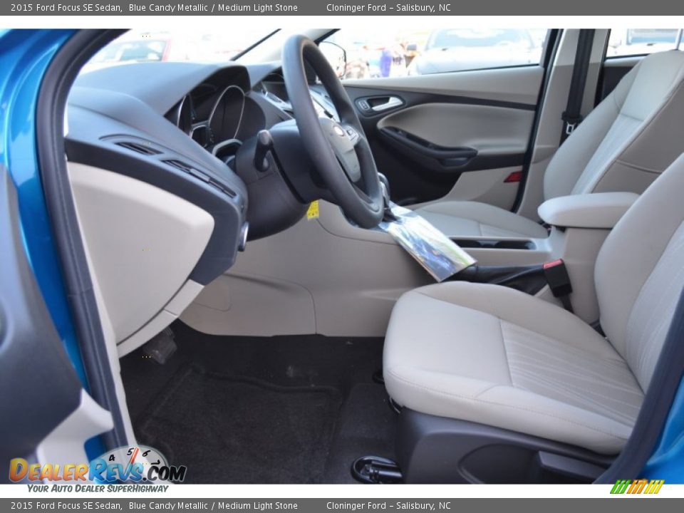 2015 Ford Focus SE Sedan Blue Candy Metallic / Medium Light Stone Photo #6