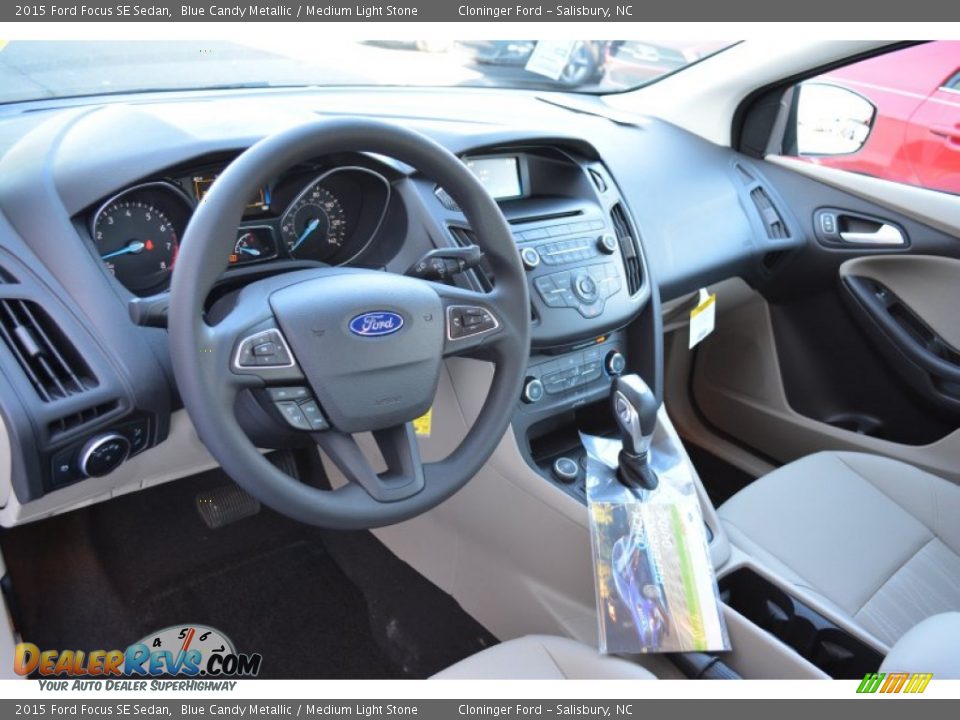 2015 Ford Focus SE Sedan Blue Candy Metallic / Medium Light Stone Photo #7