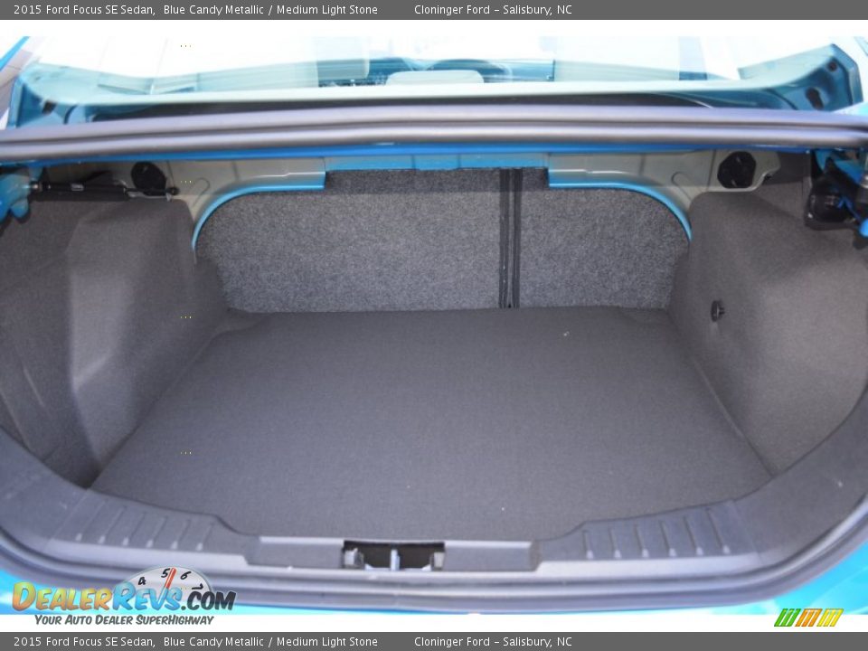 2015 Ford Focus SE Sedan Blue Candy Metallic / Medium Light Stone Photo #10