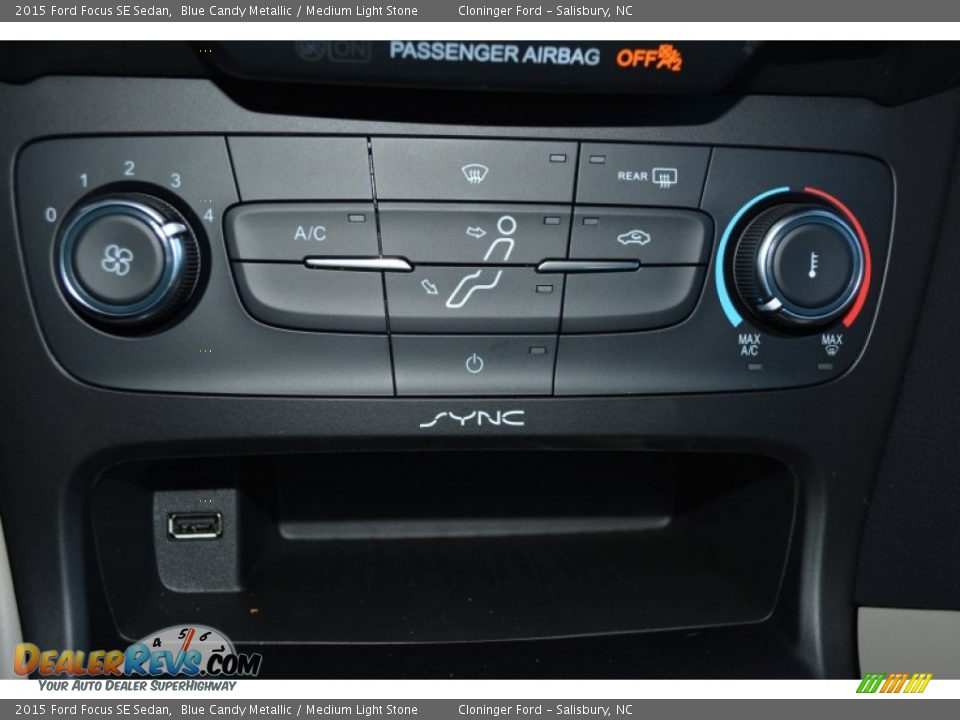 Controls of 2015 Ford Focus SE Sedan Photo #14