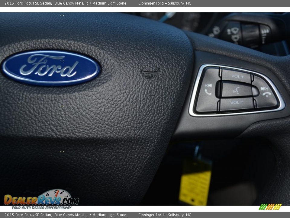 2015 Ford Focus SE Sedan Blue Candy Metallic / Medium Light Stone Photo #16