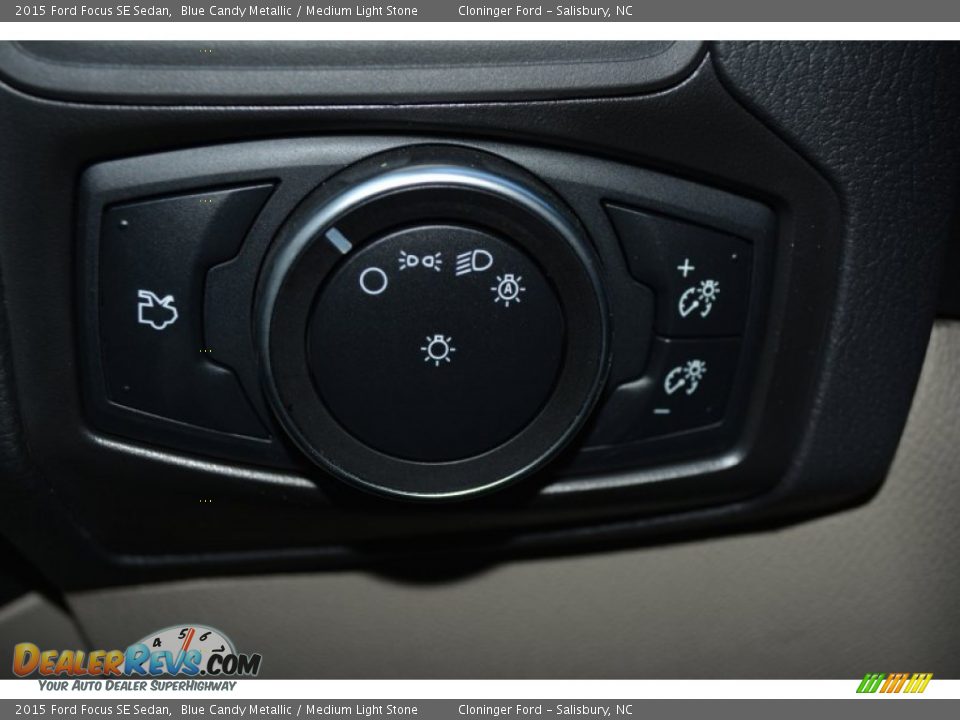 2015 Ford Focus SE Sedan Blue Candy Metallic / Medium Light Stone Photo #18