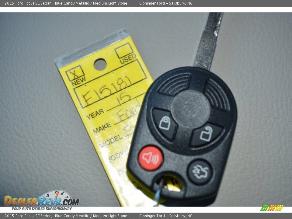 2015 Ford Focus SE Sedan Blue Candy Metallic / Medium Light Stone Photo #19