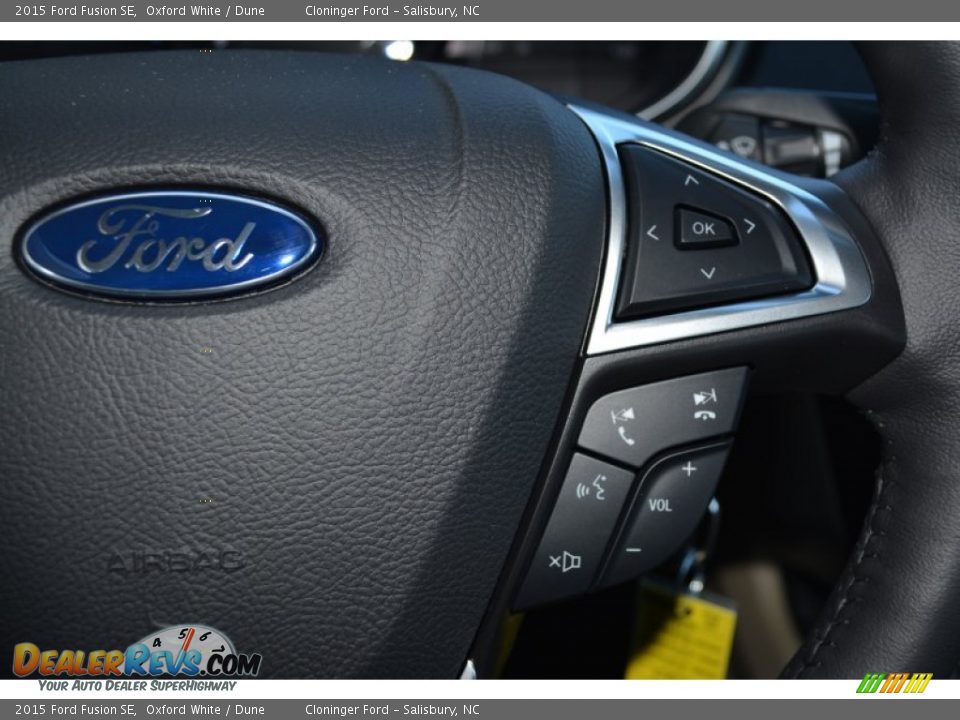 2015 Ford Fusion SE Oxford White / Dune Photo #24