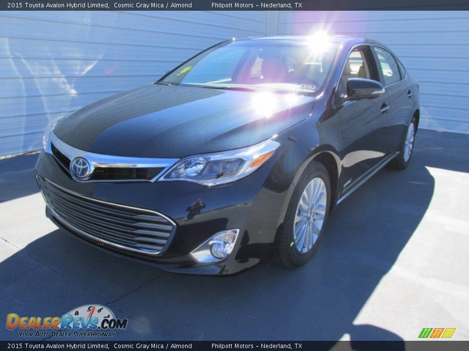 Front 3/4 View of 2015 Toyota Avalon Hybrid Limited Photo #7