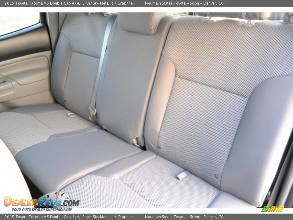 2015 Toyota Tacoma V6 Double Cab 4x4 Silver Sky Metallic / Graphite Photo #7