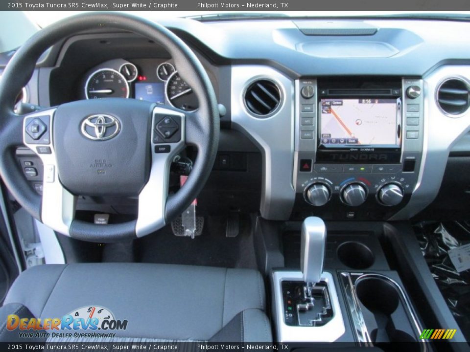 2015 Toyota Tundra SR5 CrewMax Super White / Graphite Photo #25