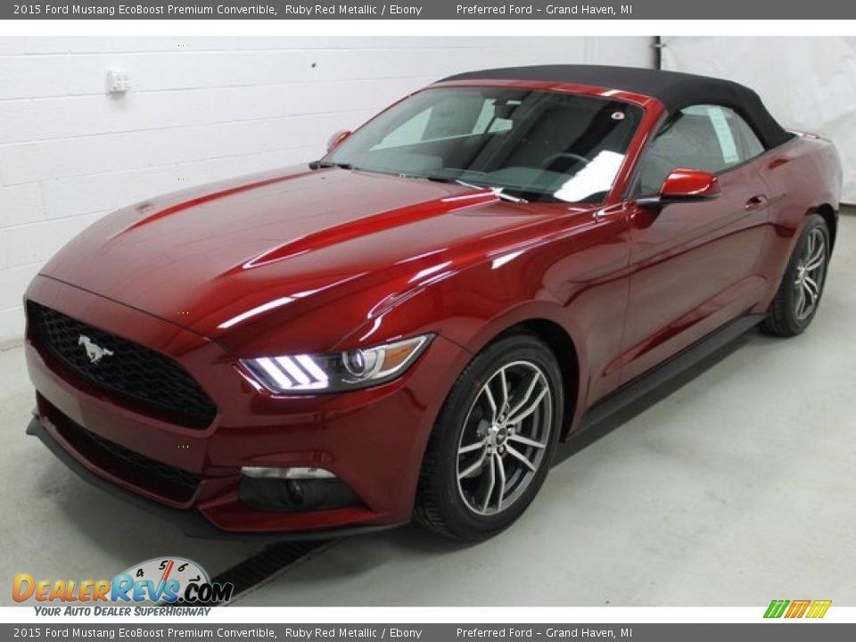 Front 3/4 View of 2015 Ford Mustang EcoBoost Premium Convertible Photo #3
