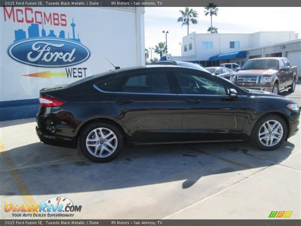 2015 Ford Fusion SE Tuxedo Black Metallic / Dune Photo #4