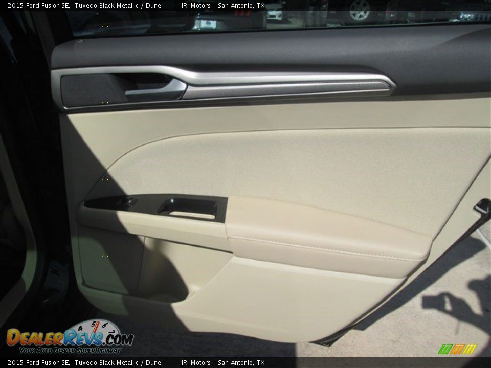 2015 Ford Fusion SE Tuxedo Black Metallic / Dune Photo #15