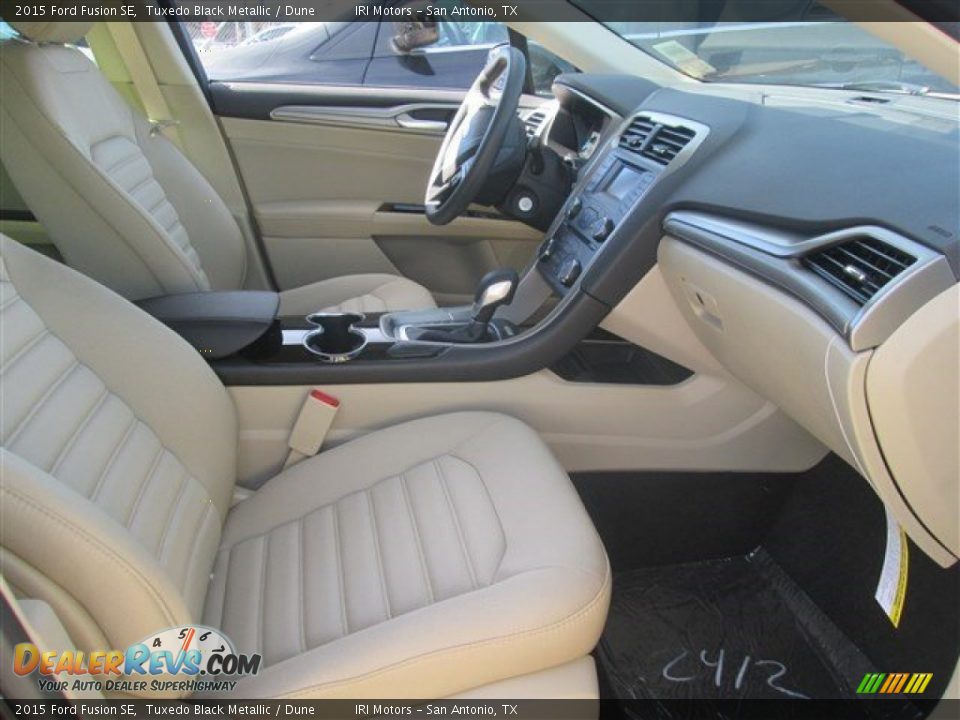 2015 Ford Fusion SE Tuxedo Black Metallic / Dune Photo #17