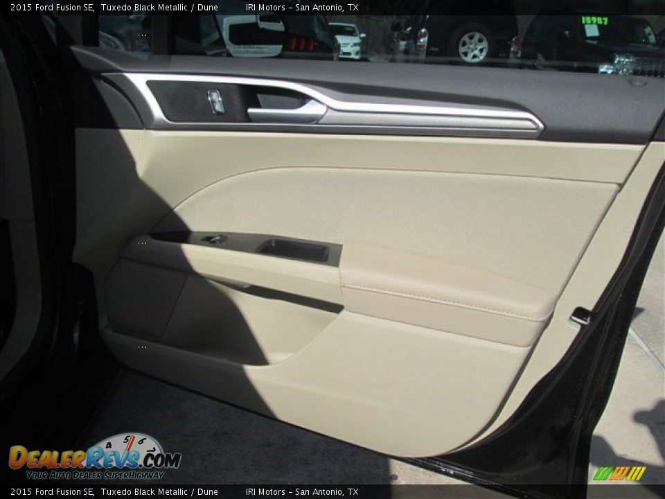 2015 Ford Fusion SE Tuxedo Black Metallic / Dune Photo #18
