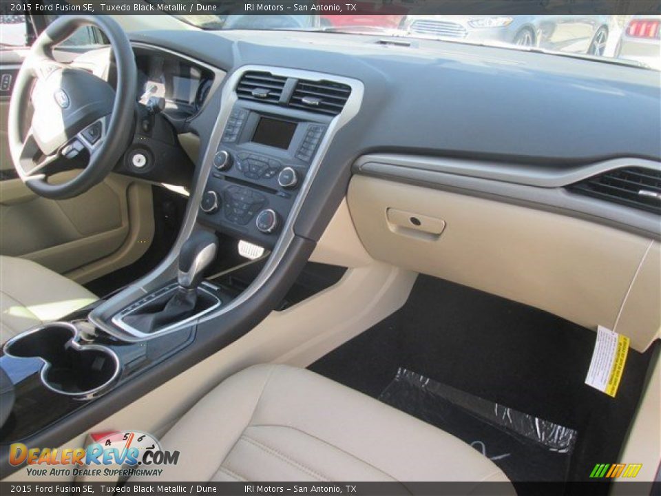 2015 Ford Fusion SE Tuxedo Black Metallic / Dune Photo #19