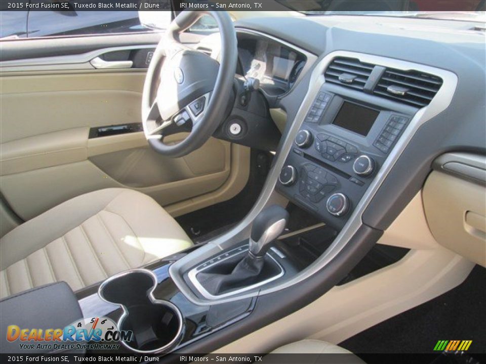 2015 Ford Fusion SE Tuxedo Black Metallic / Dune Photo #20