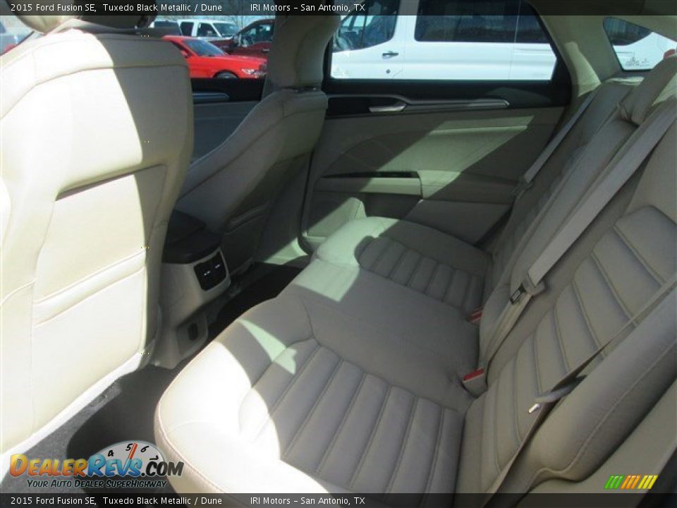 2015 Ford Fusion SE Tuxedo Black Metallic / Dune Photo #21