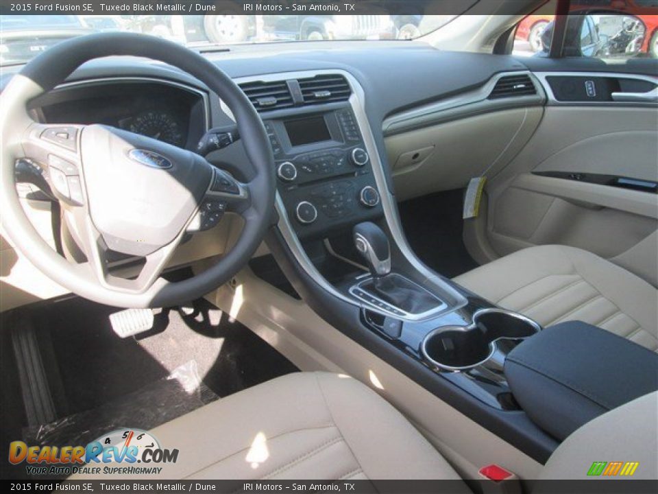 2015 Ford Fusion SE Tuxedo Black Metallic / Dune Photo #22
