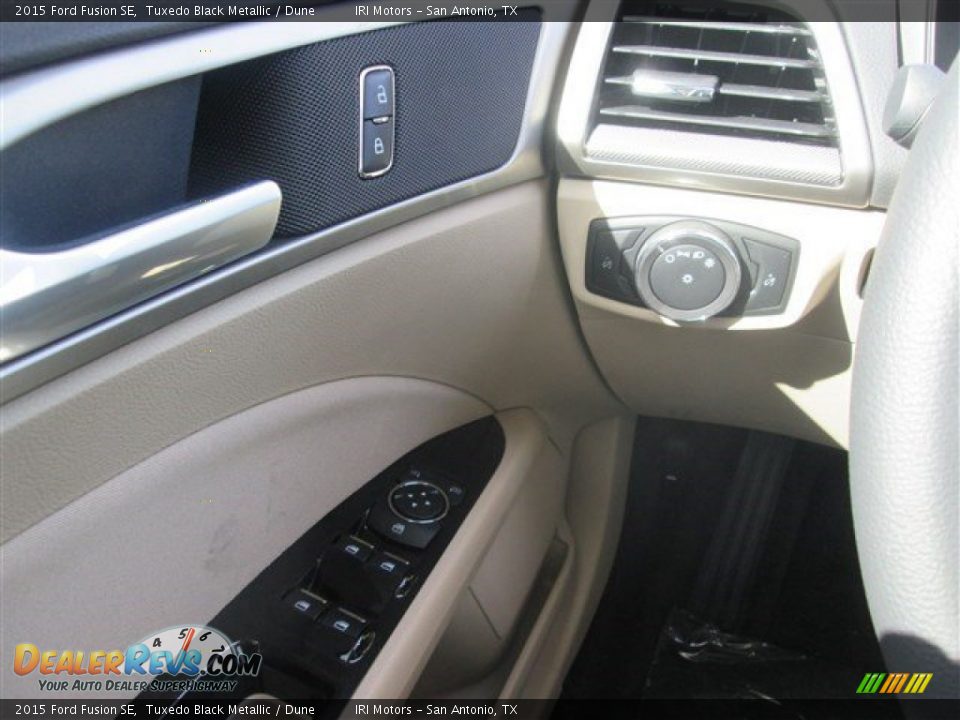 2015 Ford Fusion SE Tuxedo Black Metallic / Dune Photo #24