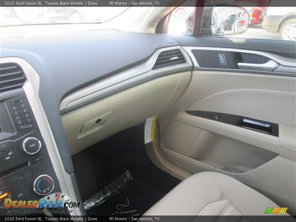 2015 Ford Fusion SE Tuxedo Black Metallic / Dune Photo #35