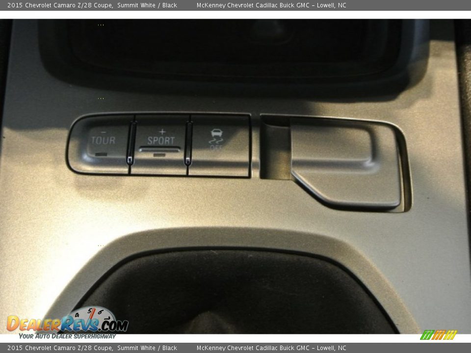 Controls of 2015 Chevrolet Camaro Z/28 Coupe Photo #15