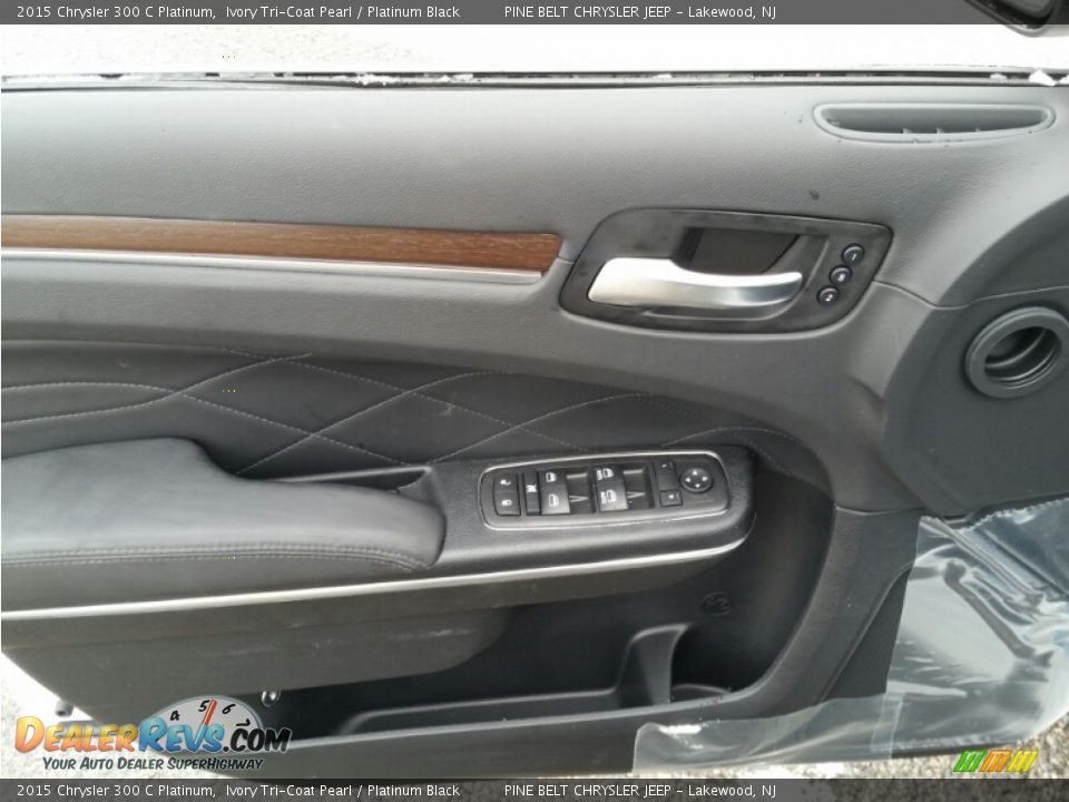 2015 Chrysler 300 C Platinum Ivory Tri-Coat Pearl / Platinum Black Photo #7