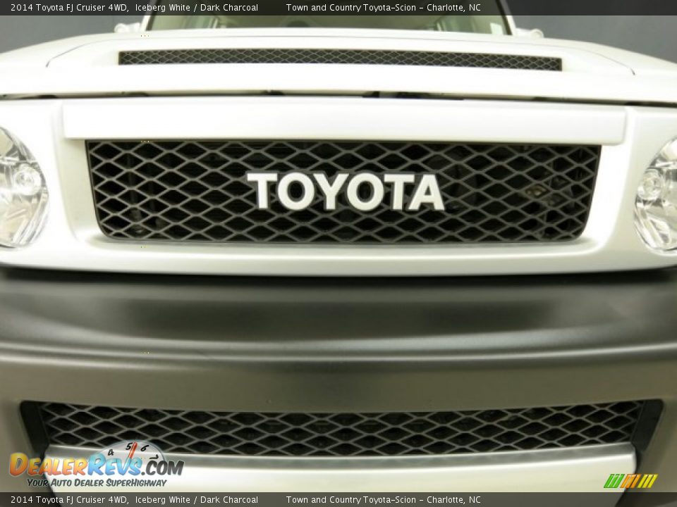 2014 Toyota FJ Cruiser 4WD Iceberg White / Dark Charcoal Photo #6