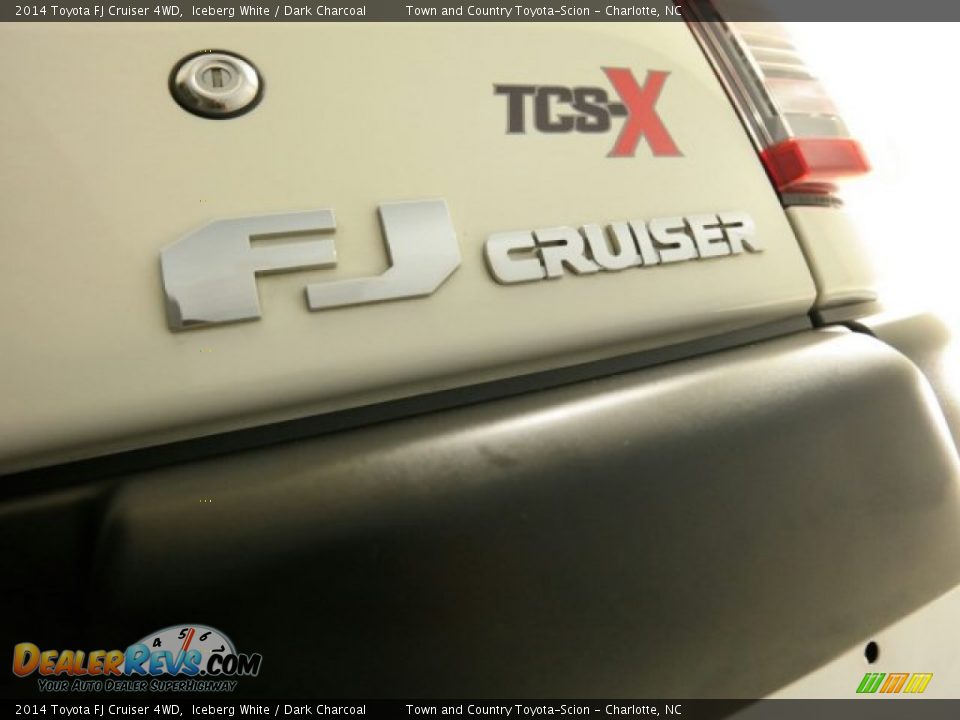 2014 Toyota FJ Cruiser 4WD Iceberg White / Dark Charcoal Photo #18