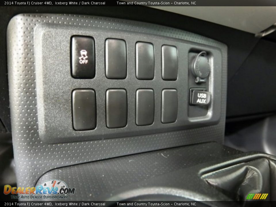 2014 Toyota FJ Cruiser 4WD Iceberg White / Dark Charcoal Photo #31