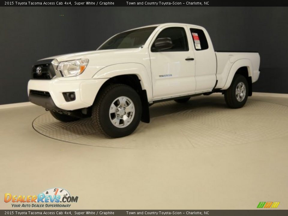 Front 3/4 View of 2015 Toyota Tacoma Access Cab 4x4 Photo #9