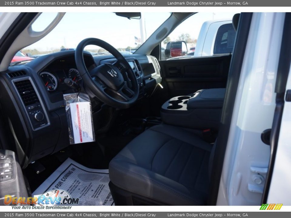 2015 Ram 3500 Tradesman Crew Cab 4x4 Chassis Bright White / Black/Diesel Gray Photo #7