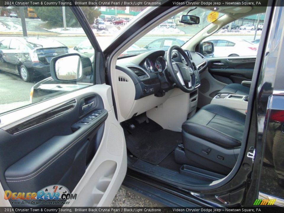2014 Chrysler Town & Country Touring Brilliant Black Crystal Pearl / Black/Light Graystone Photo #14