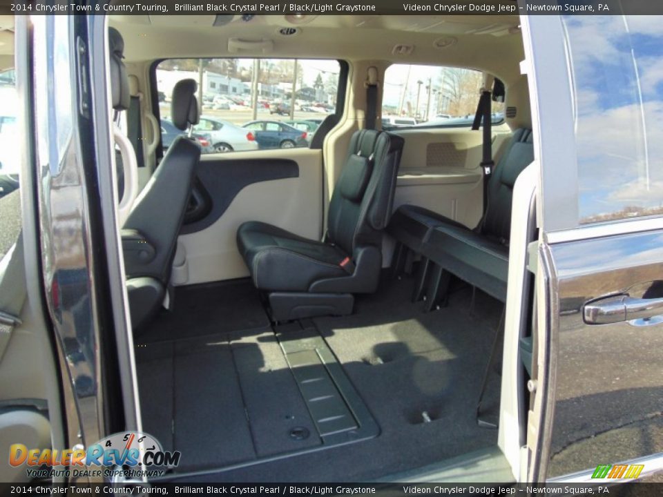 2014 Chrysler Town & Country Touring Brilliant Black Crystal Pearl / Black/Light Graystone Photo #16