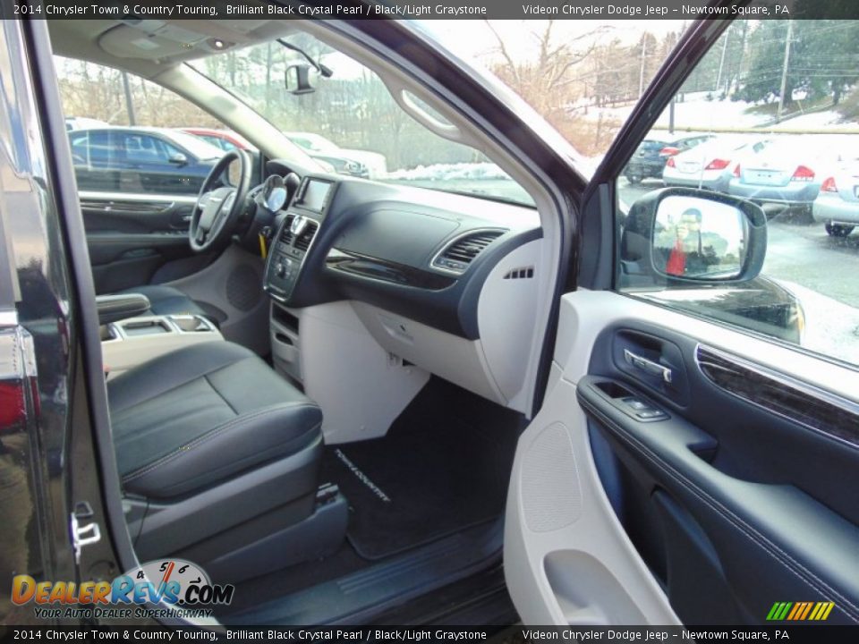 2014 Chrysler Town & Country Touring Brilliant Black Crystal Pearl / Black/Light Graystone Photo #18