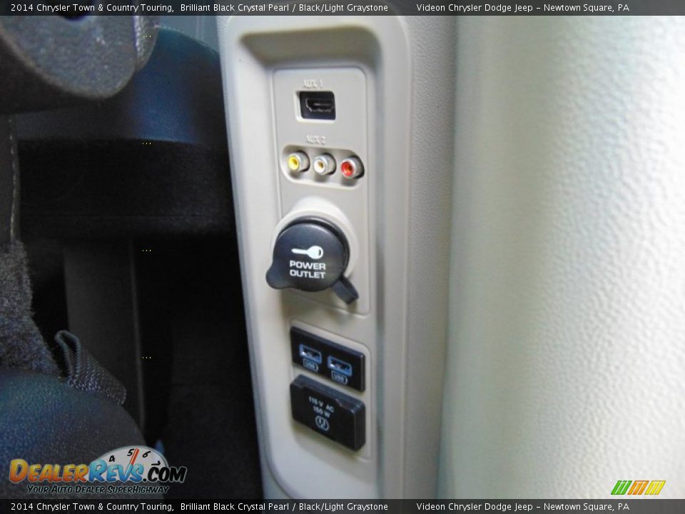 2014 Chrysler Town & Country Touring Brilliant Black Crystal Pearl / Black/Light Graystone Photo #23