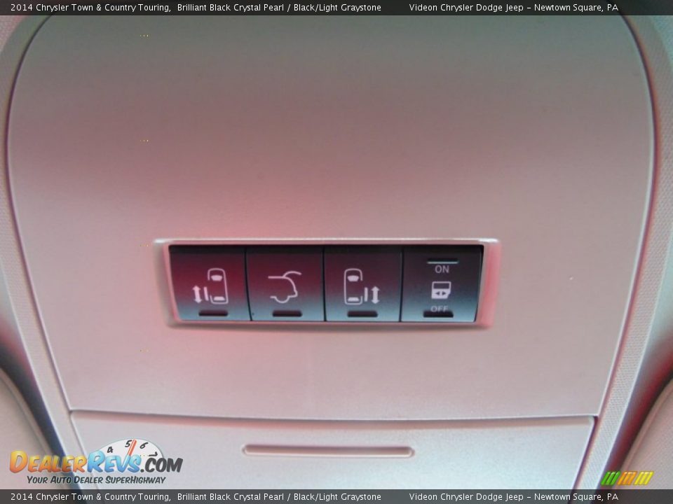 2014 Chrysler Town & Country Touring Brilliant Black Crystal Pearl / Black/Light Graystone Photo #30