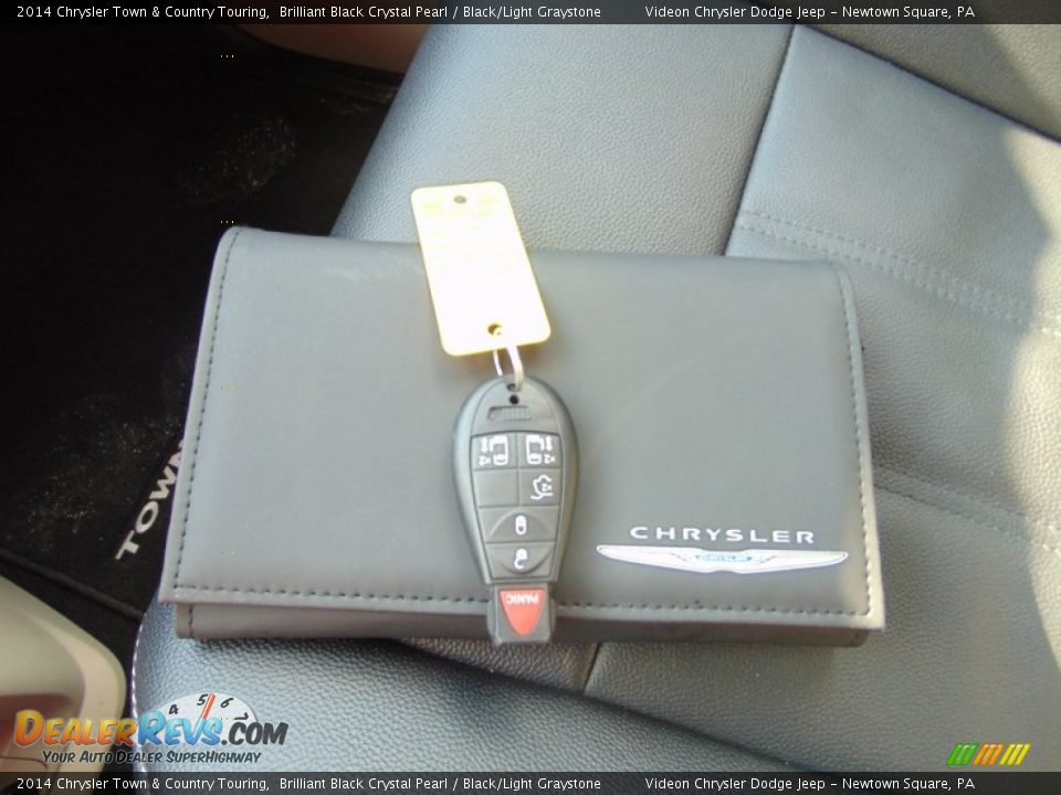 2014 Chrysler Town & Country Touring Brilliant Black Crystal Pearl / Black/Light Graystone Photo #31