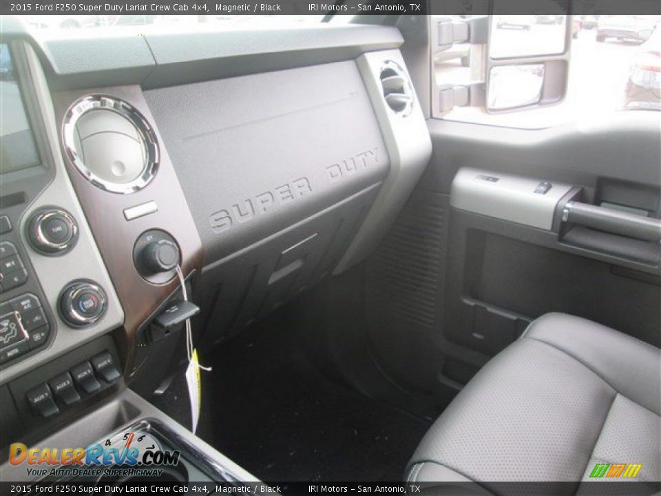2015 Ford F250 Super Duty Lariat Crew Cab 4x4 Magnetic / Black Photo #32