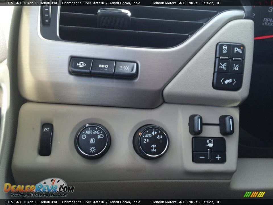 2015 GMC Yukon XL Denali 4WD Champagne Silver Metallic / Denali Cocoa/Shale Photo #19